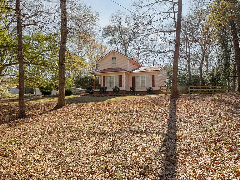 332 Hunt Rd — Photo 3