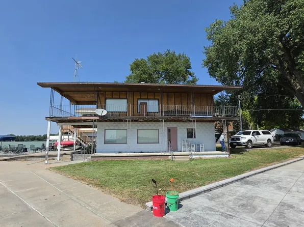 16 Lake Dr, North Platte, NE 69101