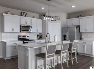 17525 Rose Lane Rd, Omaha, NE 68137