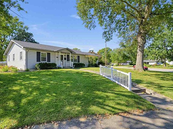 3rd image of 401 Meadows Dr