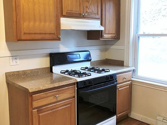 2nd image of 290 Whitwell St #1