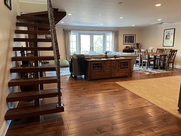3rd image of 10501 W Loyola Dr