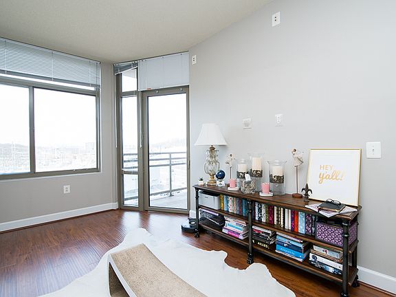 3rd image of 3600 Glebe Rd #W404