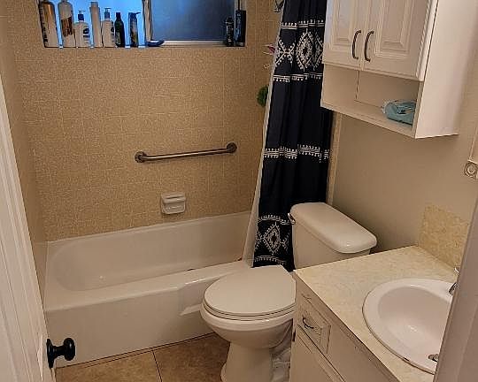 3rd image of 325 Peters Dr