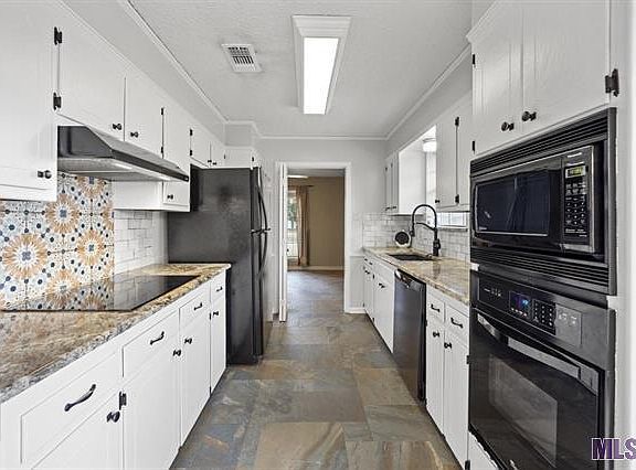 3rd image of 1034 Leycester Dr