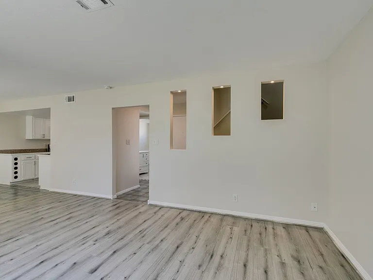 784 Anne Ln — Photo 15