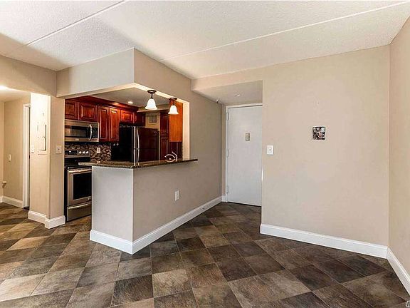 2nd image of 750 W Broadway APT 2M