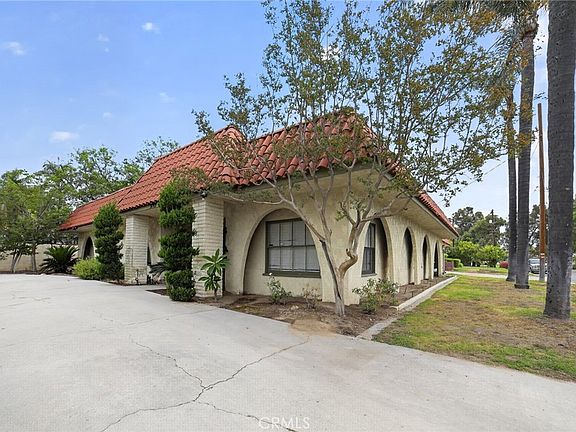 3rd image of 3105 Pepper Tree Ln
