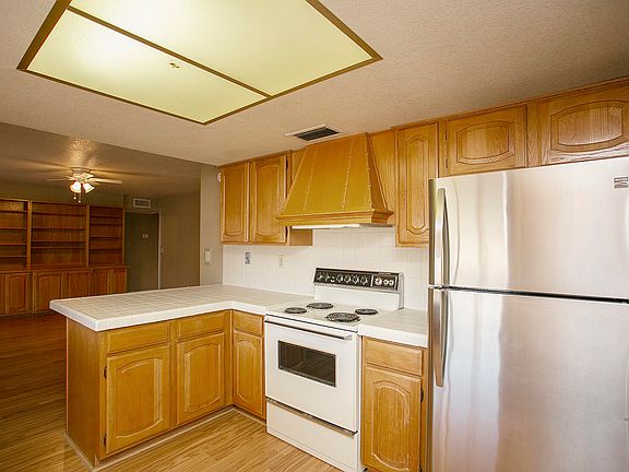 2nd image of 2827 W Northview Ave