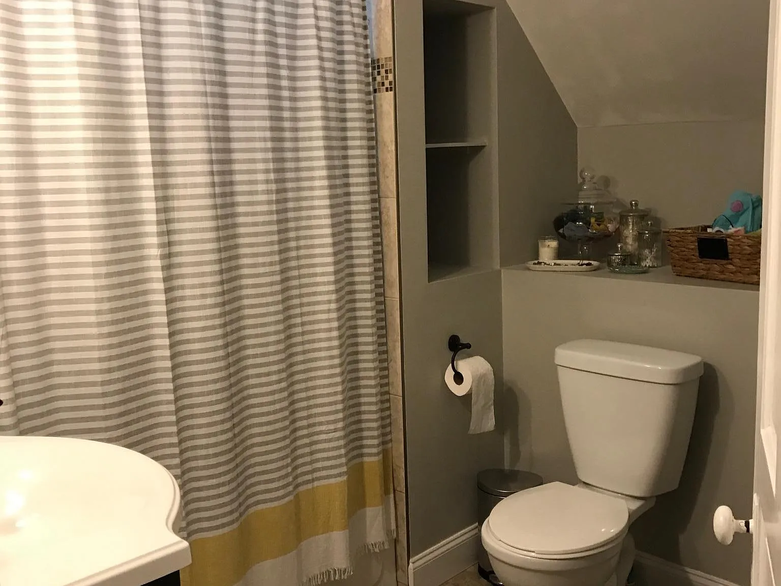 2 bed, 1.5 bath, 1400 sqft, $1,800 — Photo 4