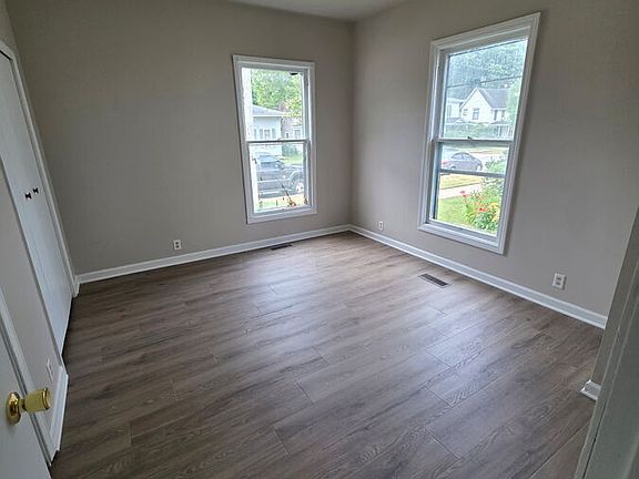 5th image of 270 E Washington St #1