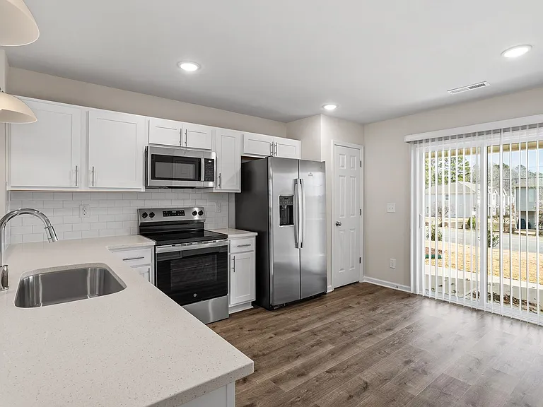 1009 Peony Ln — Photo 8
