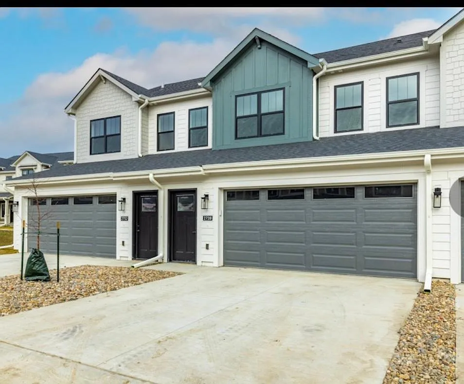 Building Photo - 2724 SW 24th Ln