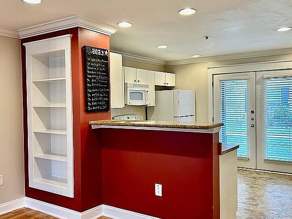 5th image of 1725 Harvey Mitchell Pkwy S APT 1611
