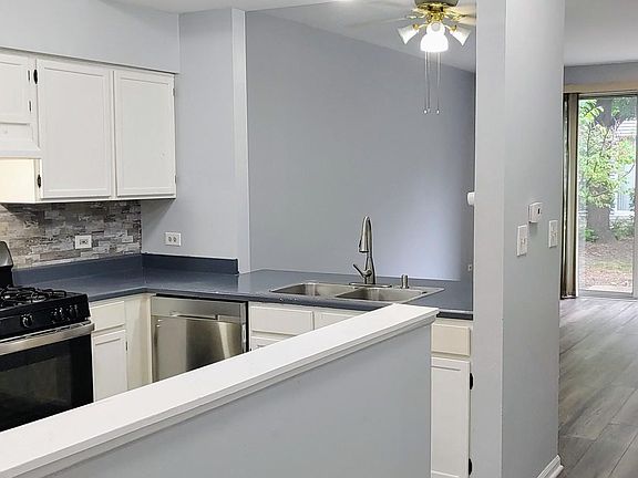 3rd image of 304 Glen Leven Ct