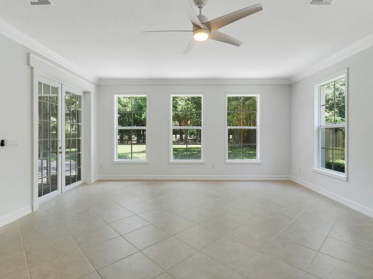 112 Dunmore Dr — Photo 17