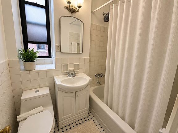5th image of 350 E 30th St APT 2C