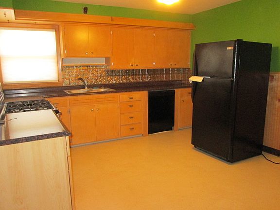 3rd image of 405 3rd Ave S