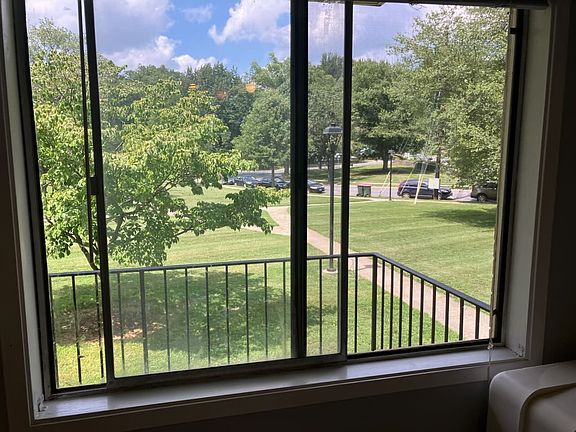 3rd image of 10613 Weymouth St APT 104