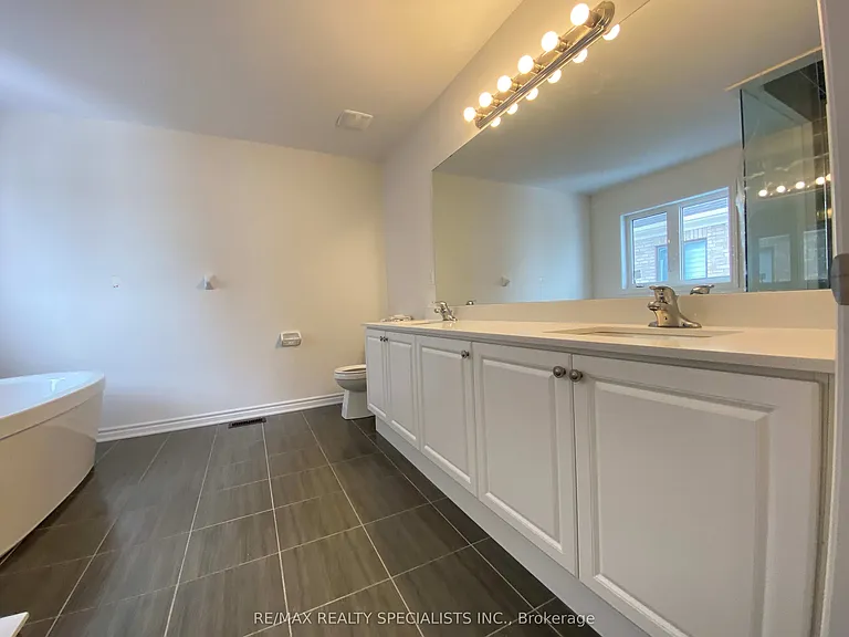 17 Oriole Cres — Photo 15