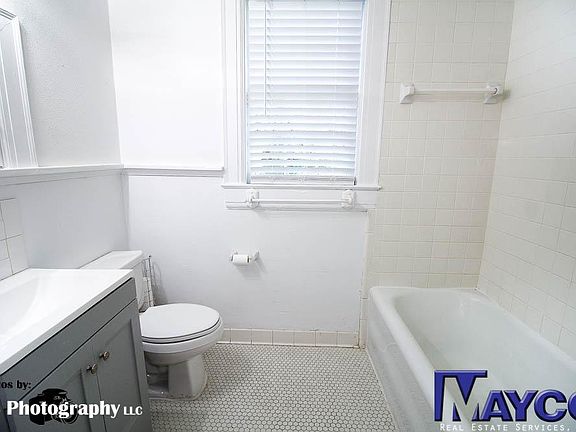 3rd image of 2409 Fairfield Ave #4