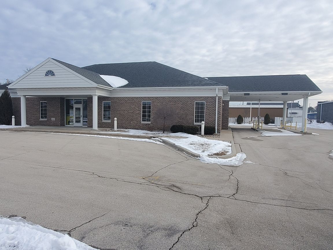 2221 Lincoln Ave, Two Rivers, WI 54241 Zillow