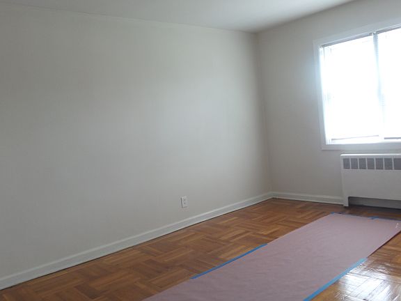 3rd image of 1142 E 214th St
