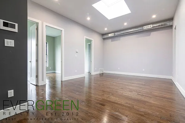 Rented by Evergreen Apartments BK | media 3