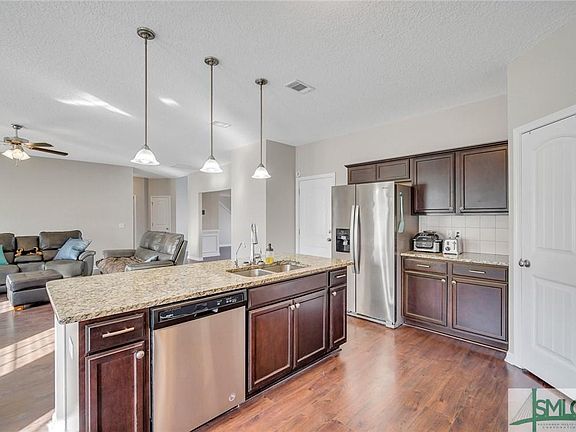 5th image of 676 Red Oak Ln