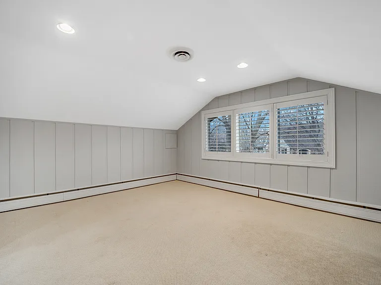 120 E 8th St — Photo 5
