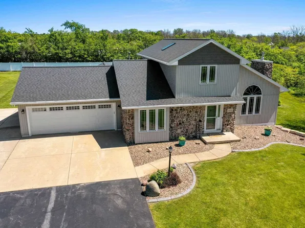 2194 Larry Ln, De Pere, WI 54115