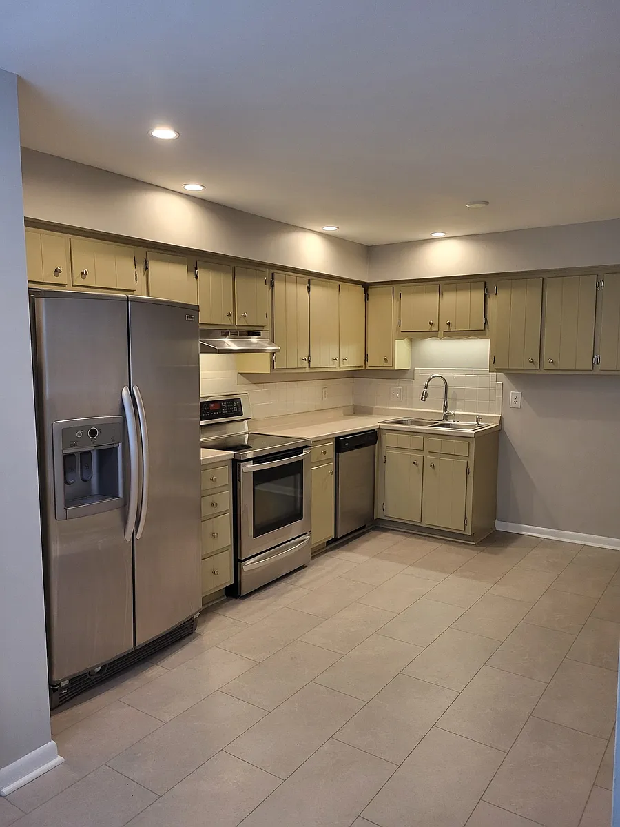Building Photo - 5121 Amalie Dr #B