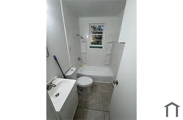 Building Photo - 6804 Stinson Ct