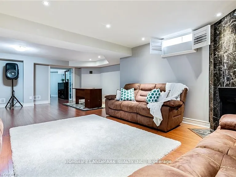 2384 Parkglen Ave — Photo 4