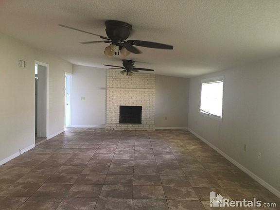 4th image of 640 Sunset Dr