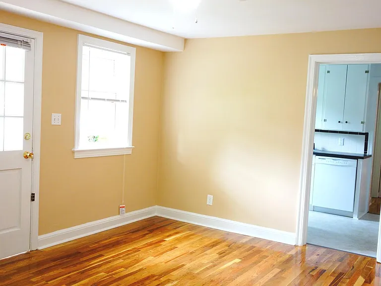 8210 Greenwood Ave — Photo 9