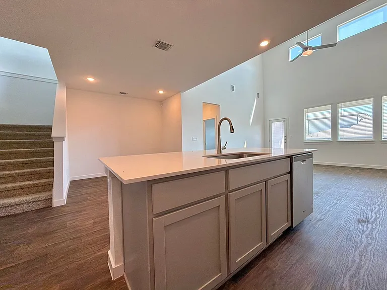 2901 Louris Ln — Photo 8