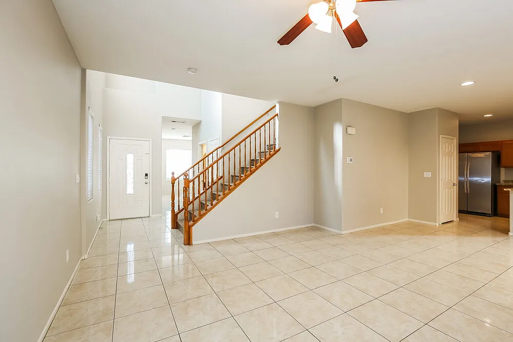 3 bed, 2.5 bath, 1831 sqft, $2,015 — Photo 4