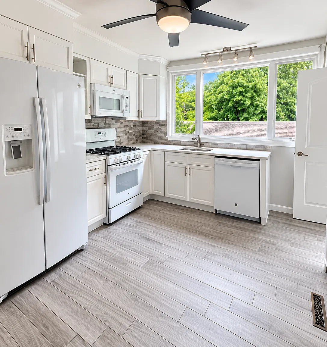 3 bed, $3,200 — Photo 1