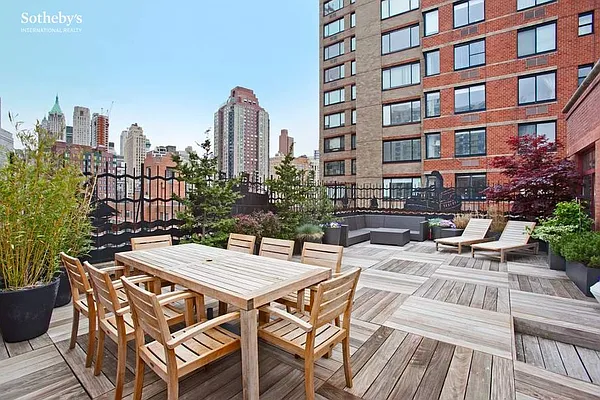 Rented by Sotheby's International Realty | media 10