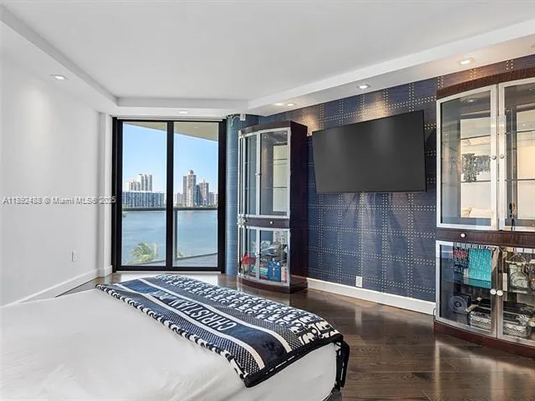 4000 Island Blvd #606 — Photo 31