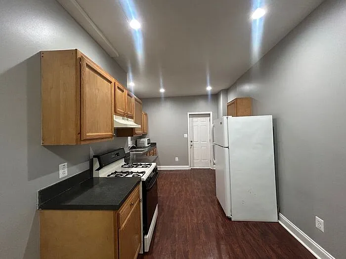 2800 Winchester St — Photo 3