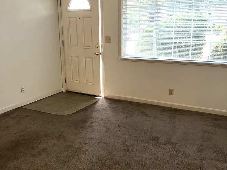 2925 Applewood Ln — Photo 2