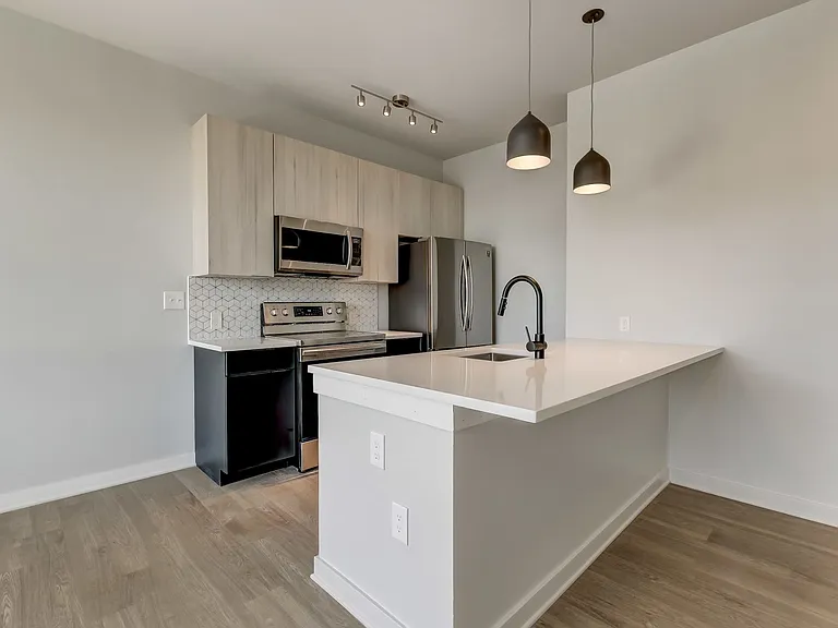 115 W Hamburg — Photo 41