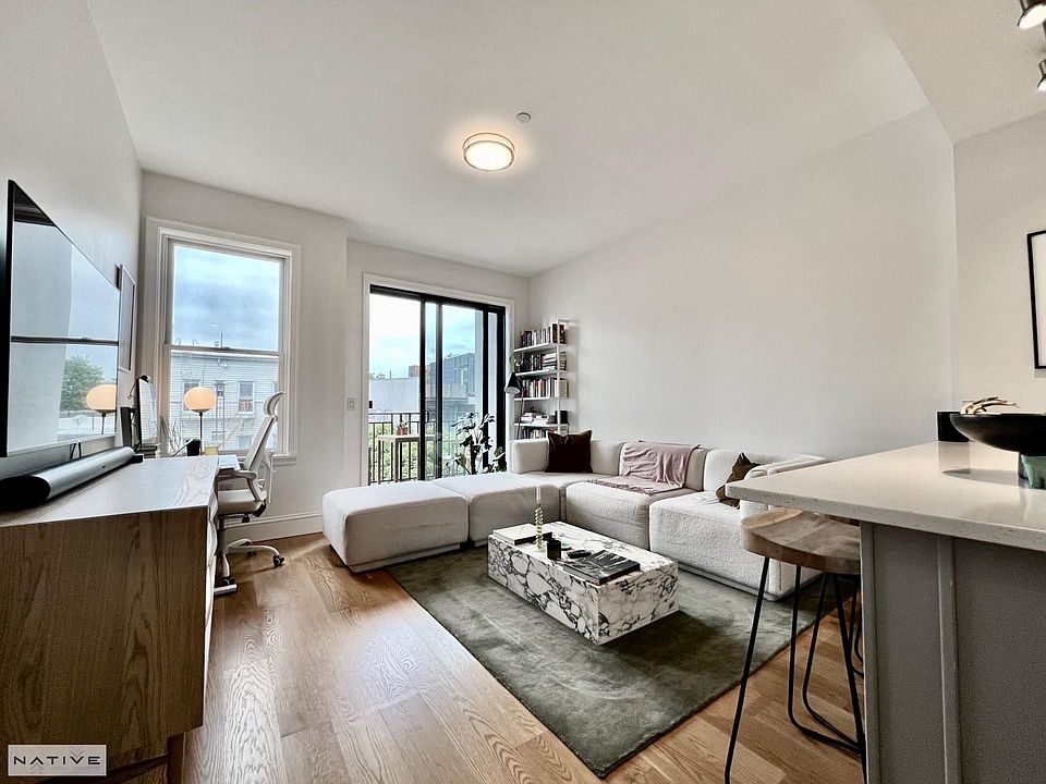 1st image of 147 Green St #3R