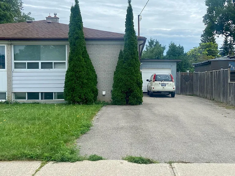 308 Taylor Mills Dr N #BASEMENT — Photo 1