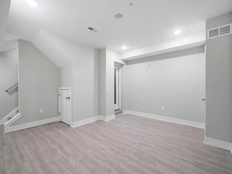 649 N 35th St #103 — Photo 5