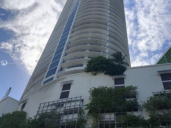 2nd image of 1750 N Bayshore Dr APT 4208