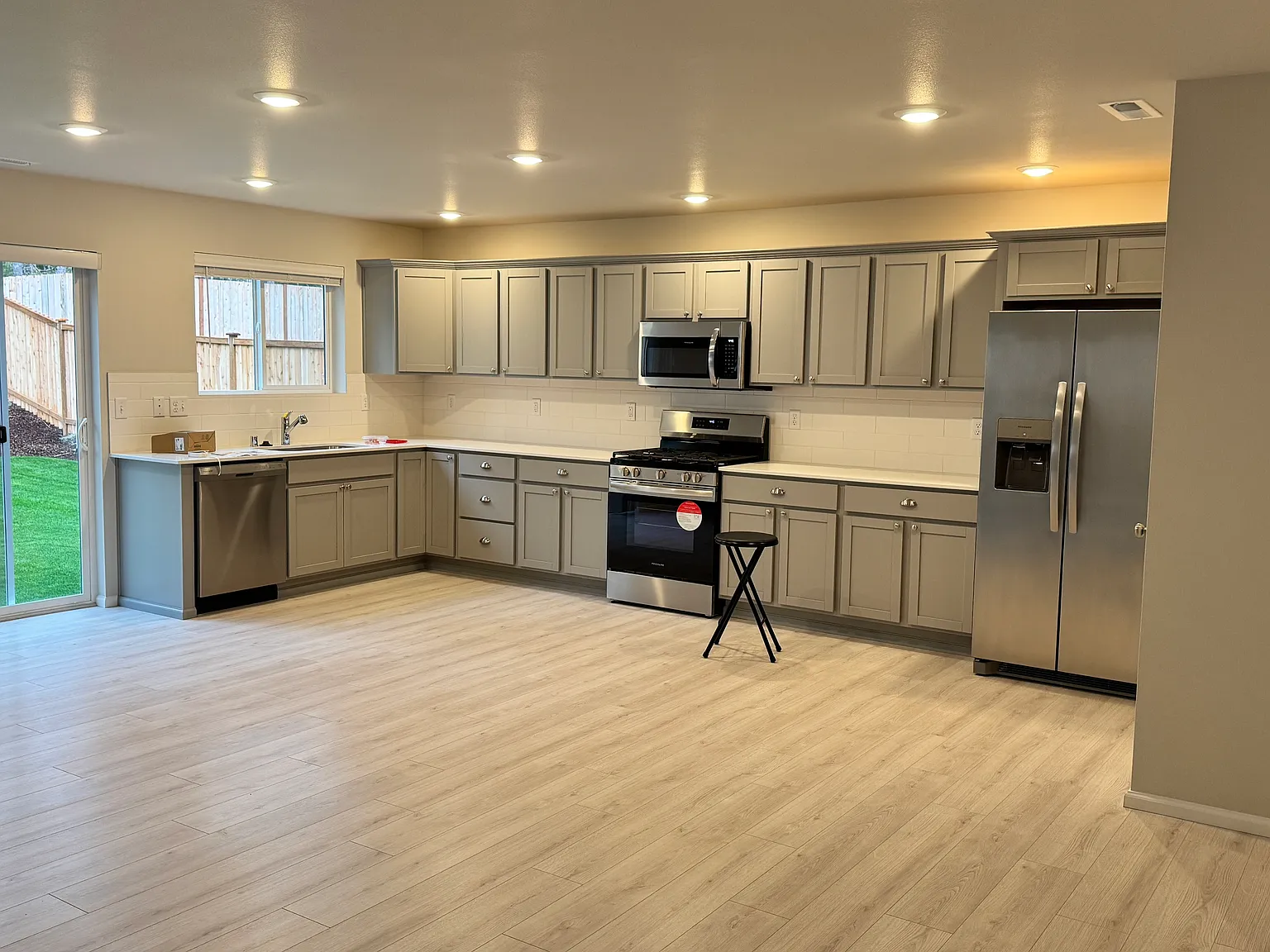 4 bed, 2121 sqft, $2,950 — Photo 3