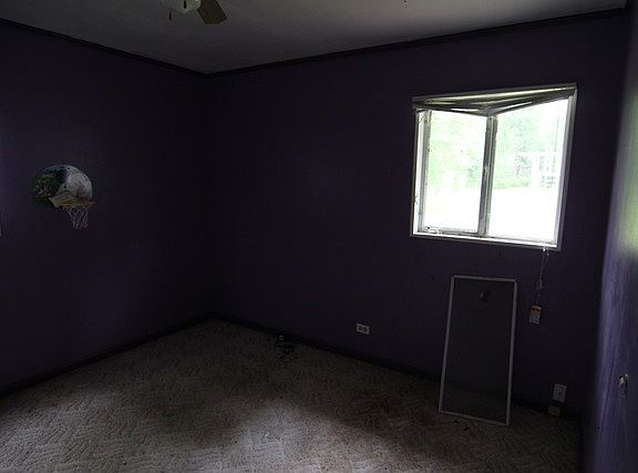 4th image of 122 Nashua St